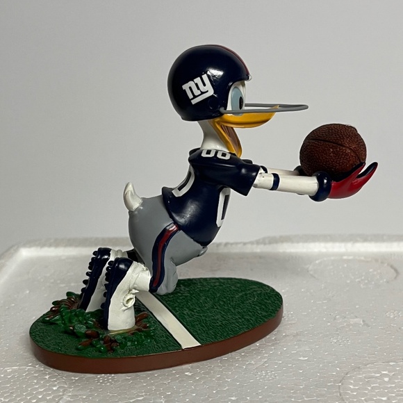 Hamilton Collection New York Giants Donald Duck Figure New NY Rare NFL - Picture 3 of 9
